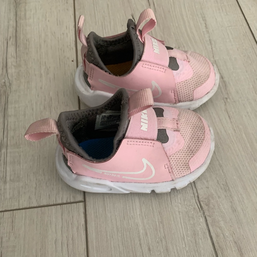 Pink Nike baby shoes